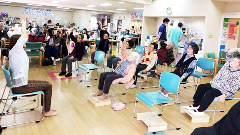 社会福祉施設で椅子ヨガ|ヨガの種プロジェクト